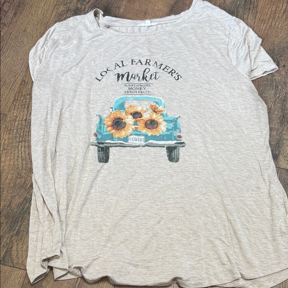 Women’s Graphic Tee